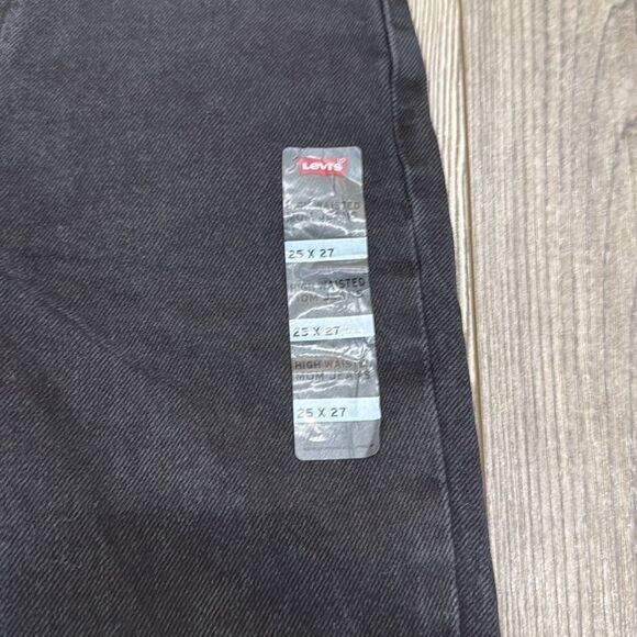 Levi's High Waisted Mom Jean - Picture 2 of 7